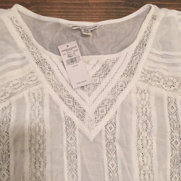 NWT cropped lace top with bell sleeves - Picture 6 of 7